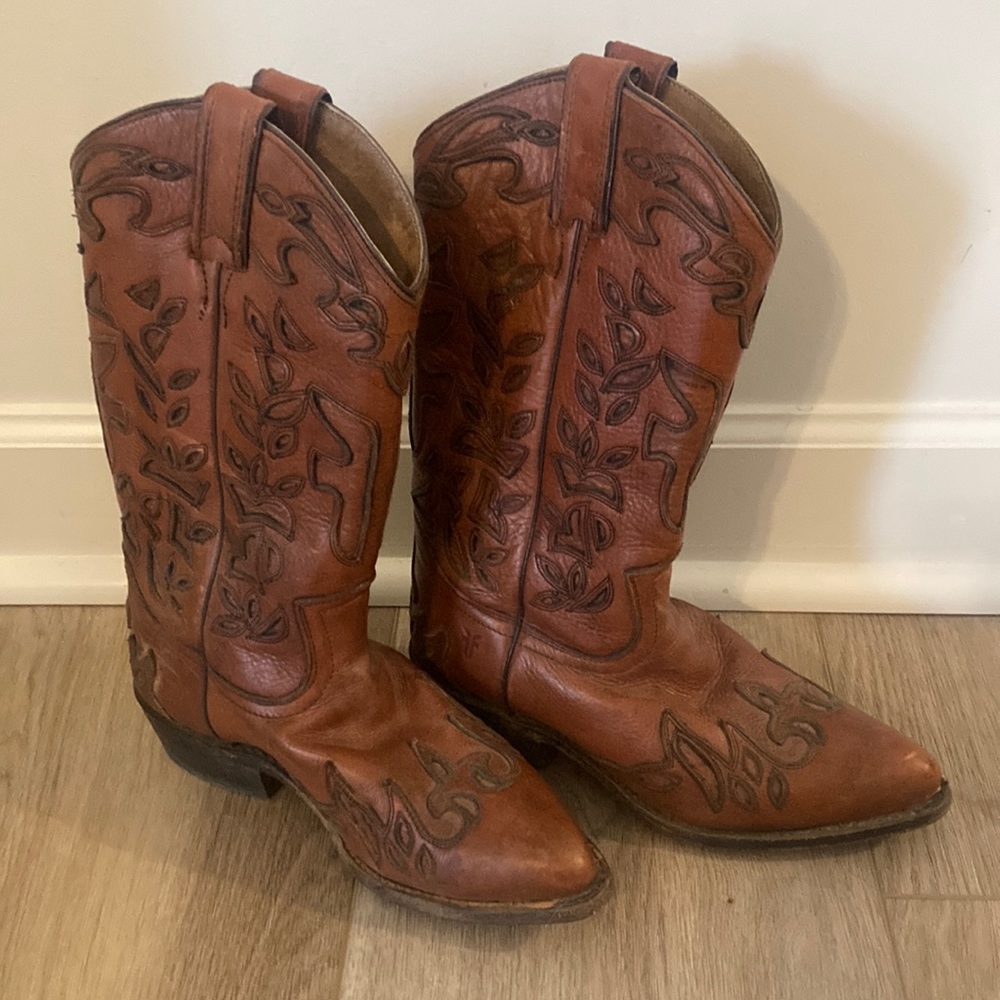 Frye boots. Used, but still in good condition! They fit like a women’s 6 1/2.